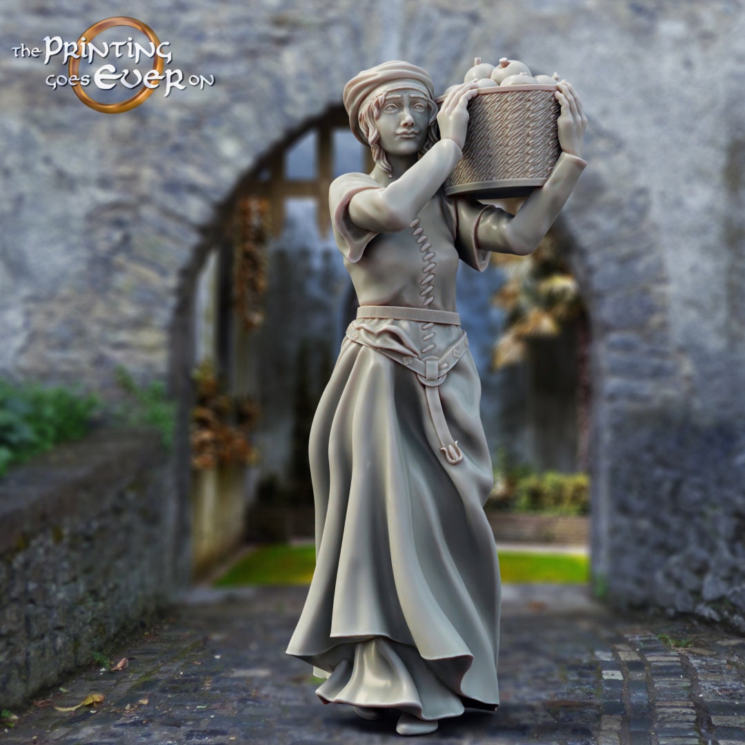 Medieval Citizens of Whitcaester female villager 28mm dnd dungeon and dragons fantasy wargaming scatter terrain Pathfinder tabletop games